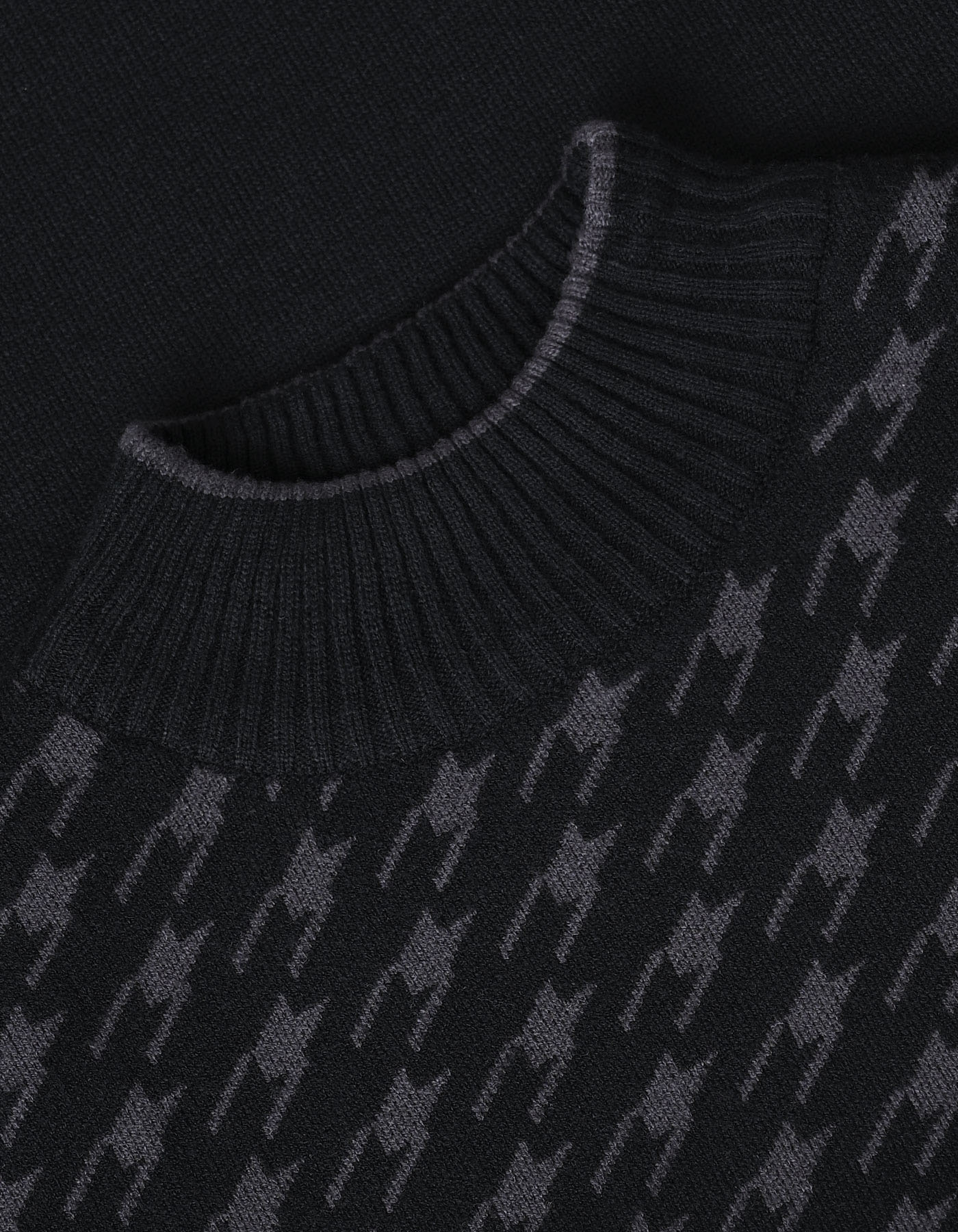 Black Plain Pull Over SFA2413-2-M